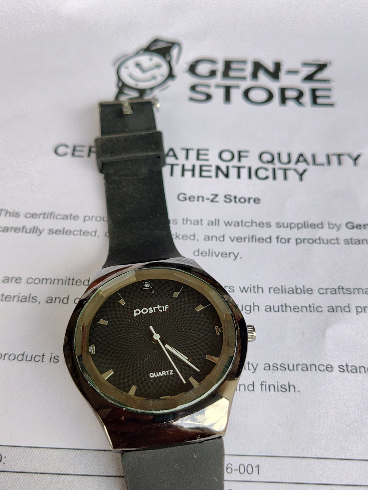 Positif Quartz Men’s Watch – Minimalist Black Dial with Rubber Strap