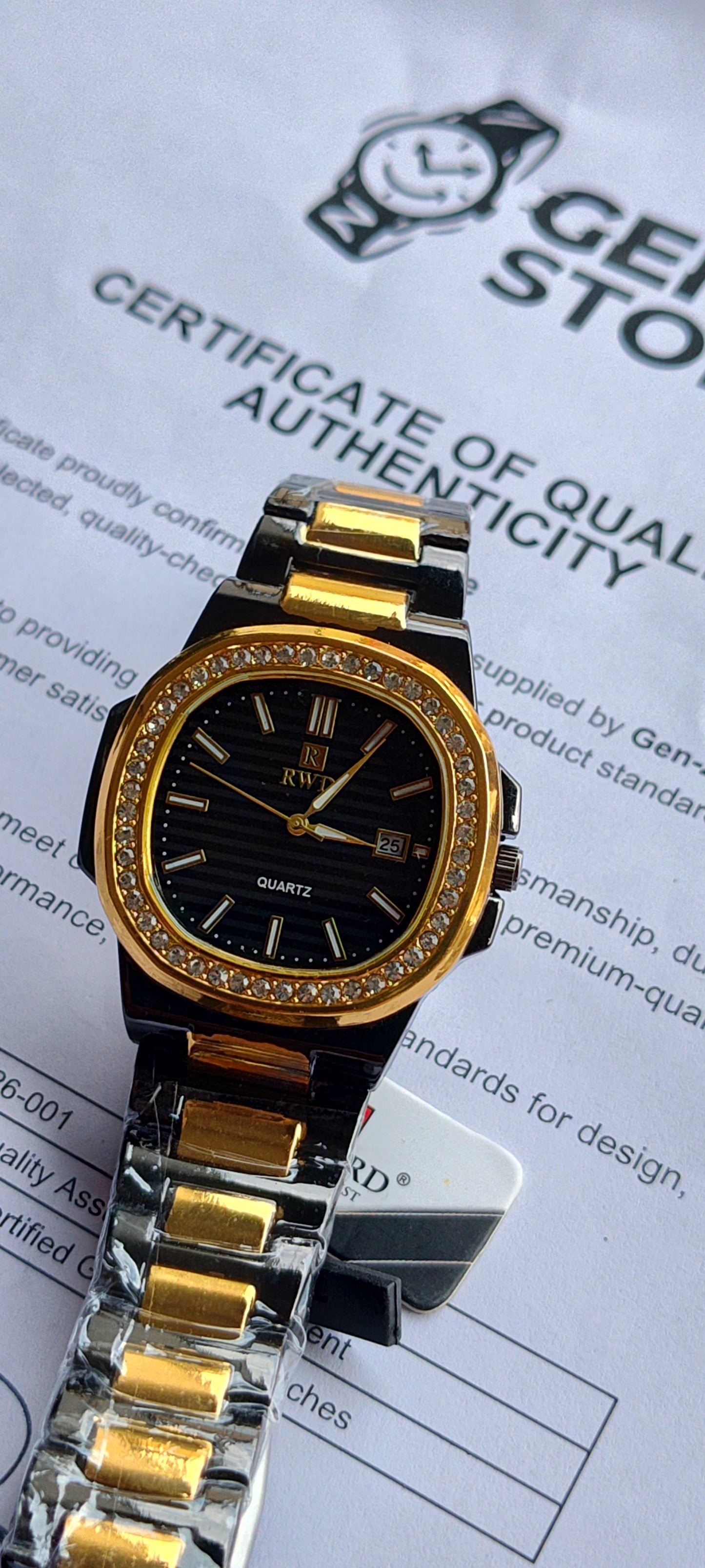 RW Quartz Watch with Diamond-Encrusted Bezel – Black Dial & Gold Accents