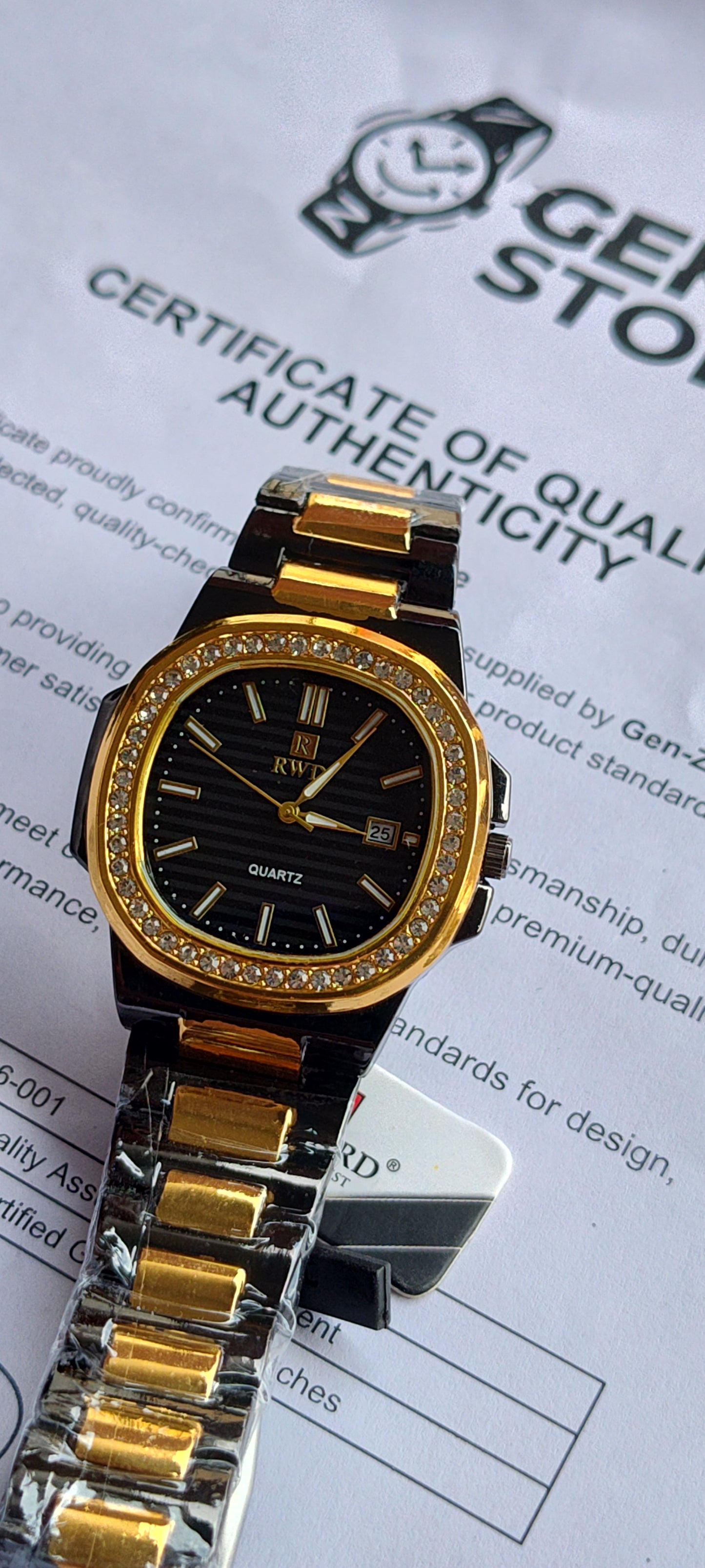 RW Quartz Watch with Diamond-Encrusted Bezel – Black Dial & Gold Accents