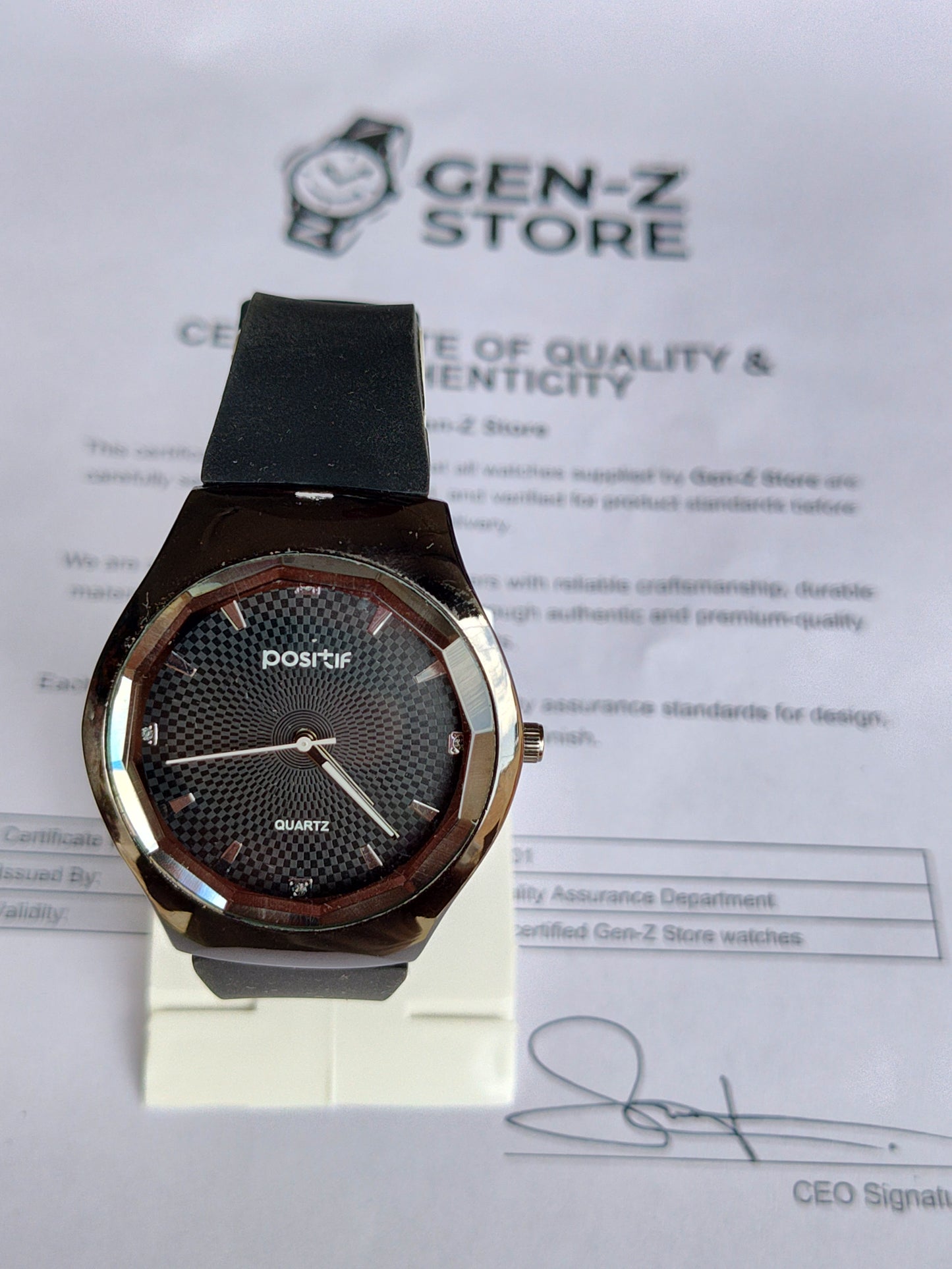 Positif Quartz Men’s Watch – Minimalist Black Dial with Rubber Strap