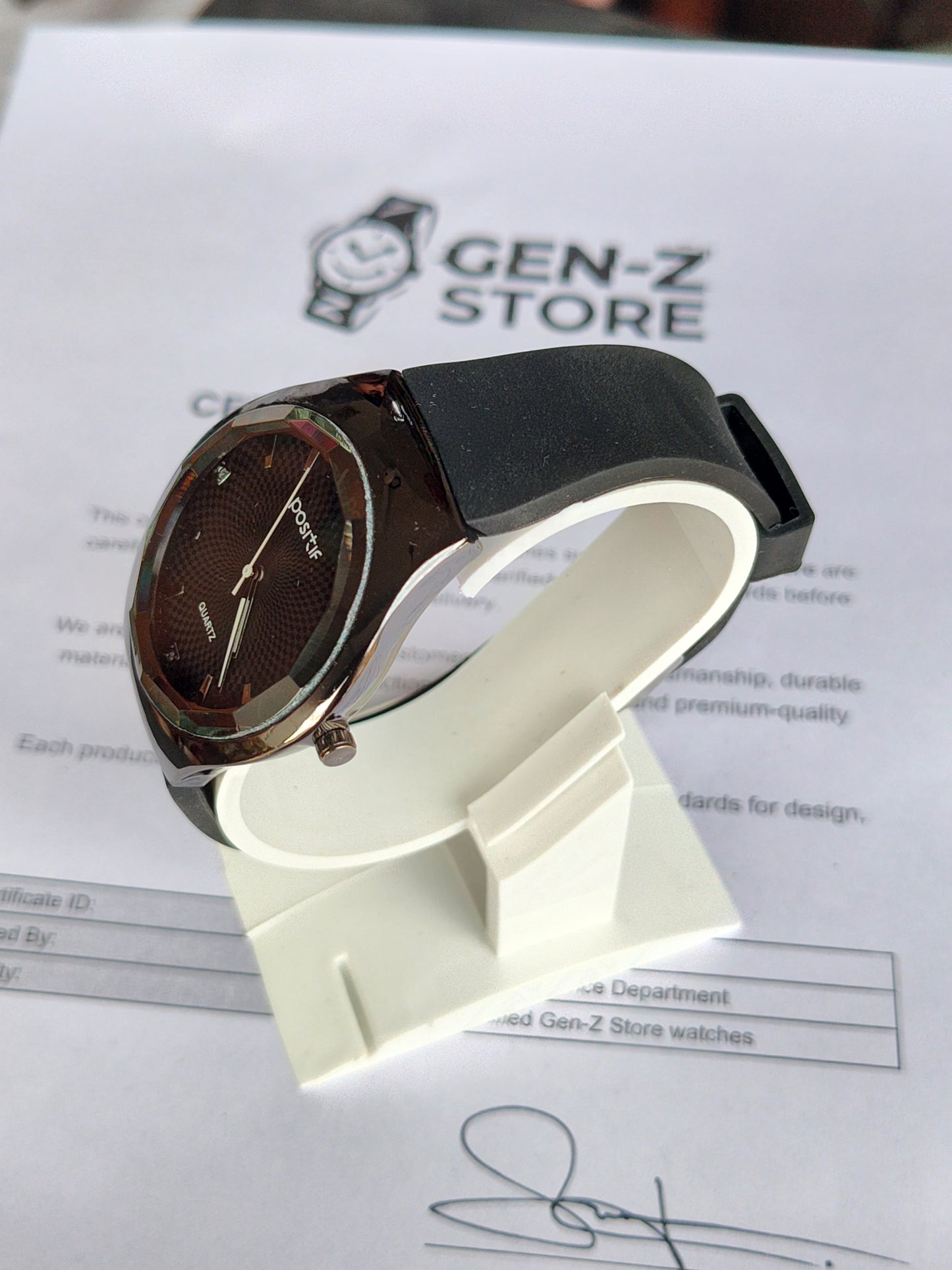 Positif Quartz Men’s Watch – Minimalist Black Dial with Rubber Strap