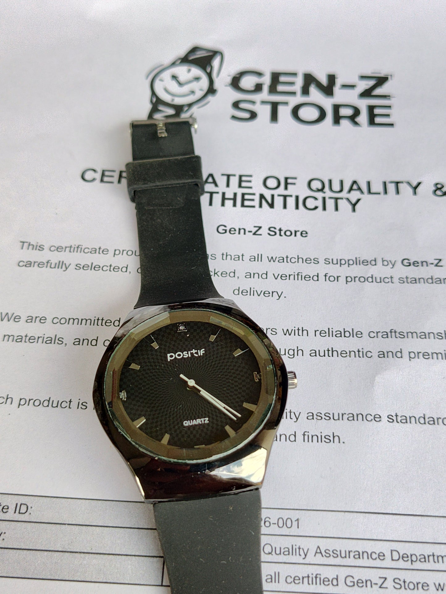 Positif Quartz Men’s Watch – Minimalist Black Dial with Rubber Strap