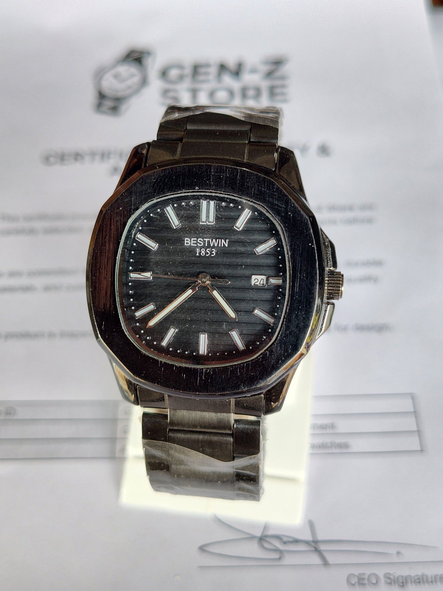 Mattugi Gold Edition – Deep Blue Baguette Crystal Bezel