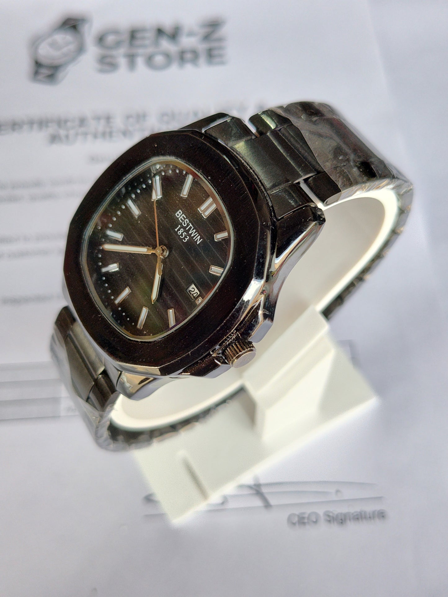 Mattugi Gold Edition – Deep Blue Baguette Crystal Bezel